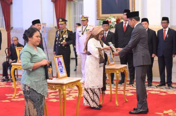 Presiden Jokowi Anugerahkan Gelar Pahlawan Nasional Kepada Enam Tokoh ...